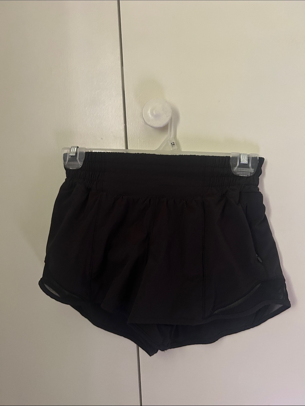 lululemon athletica high waisted 2.5” inseam hotty hots